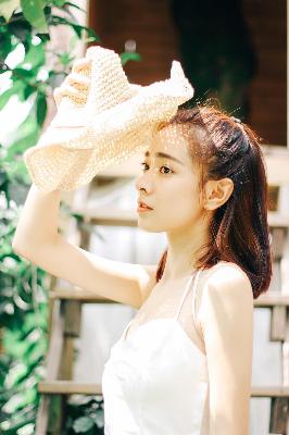 妻子在丈夫面前被快递员欺负